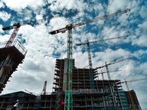 Construction avec une grue