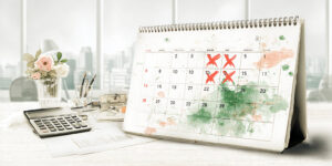 Calendrier sur bureau avec croix rouges pour marchés publics